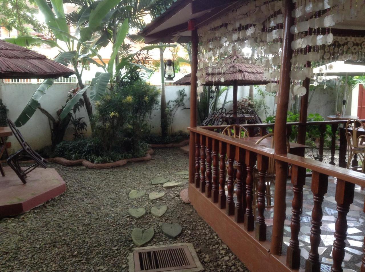 Tia Mers Guest House Puerto Princesa Exterior foto